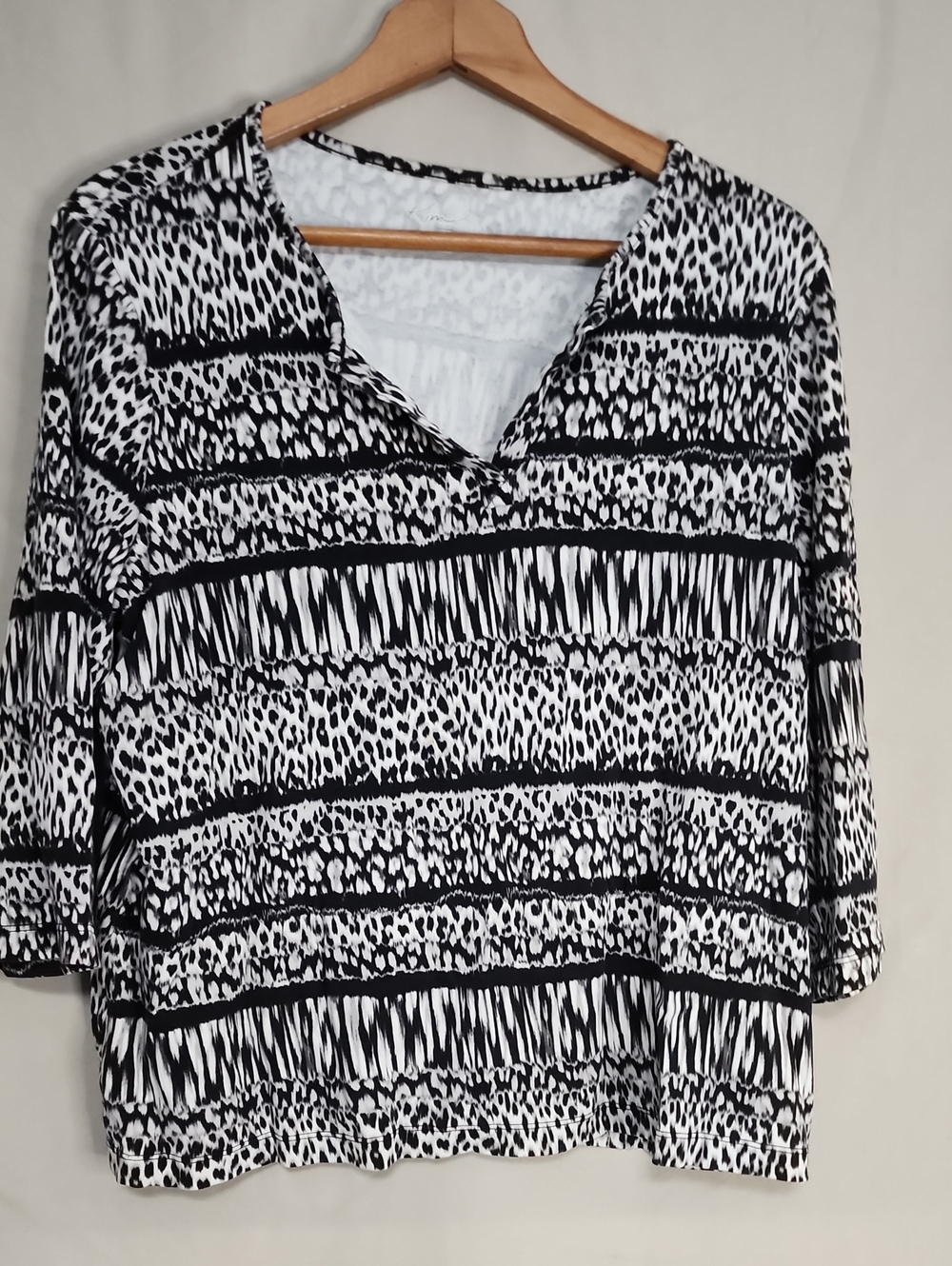 Kim Rogers Black and White Patterned V-Neck Tunic